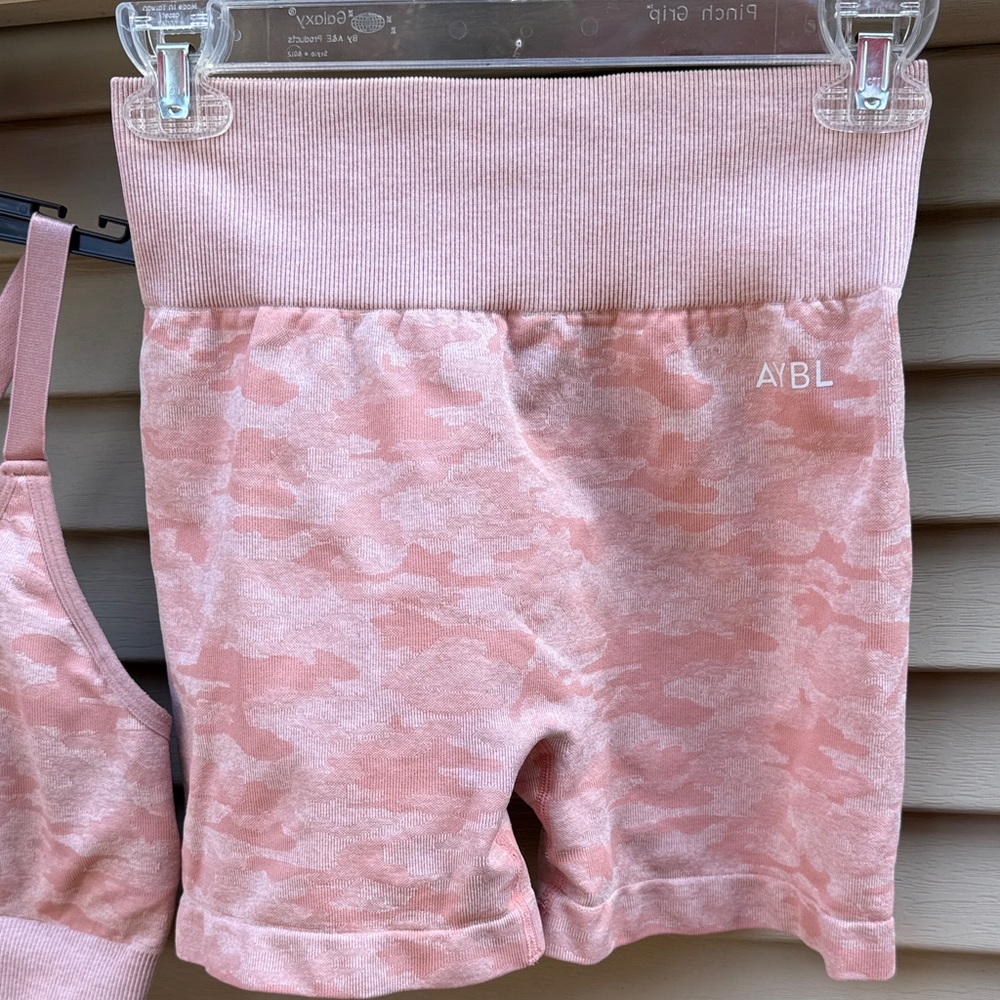Set - AYBL Seamless Sports Bra and Shorts Size Medium - Picture 6 of 11